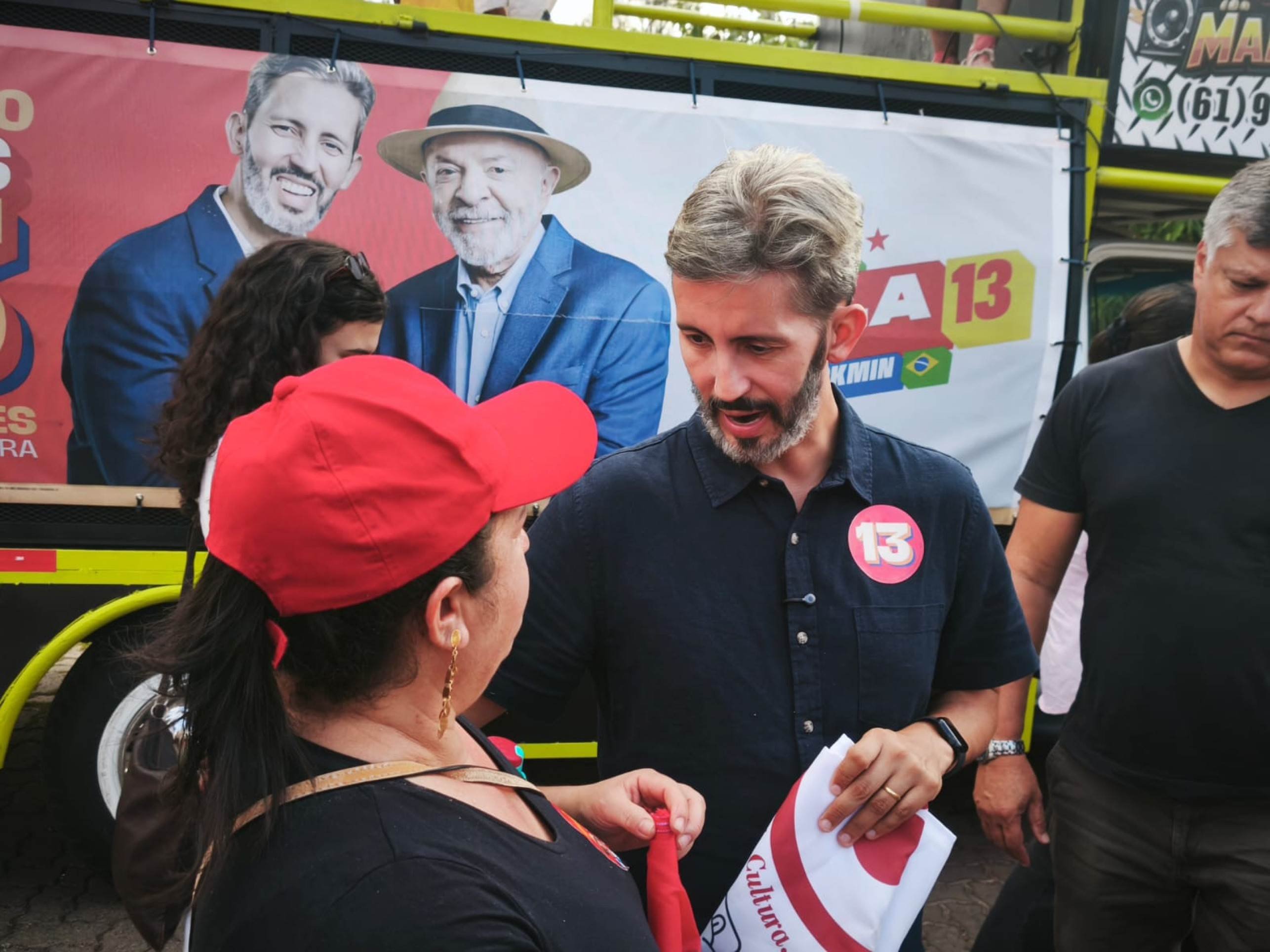 Leandro Grass promete investimentos na saúde e em projetos sociais no Varjão