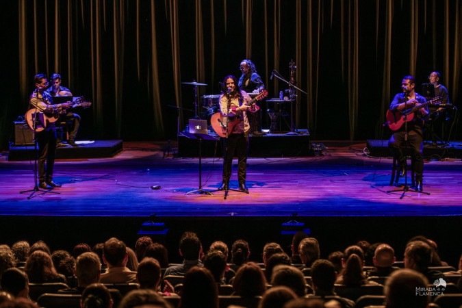 Flávio Rodrigues é o líder do grupo que presta homenagem ao Gipsy Kings
- (crédito: Divulgação) Flávio Rodrigues é o líder do grupo que presta homenagem ao Gipsy Kings
- (crédito: Divulgação)
