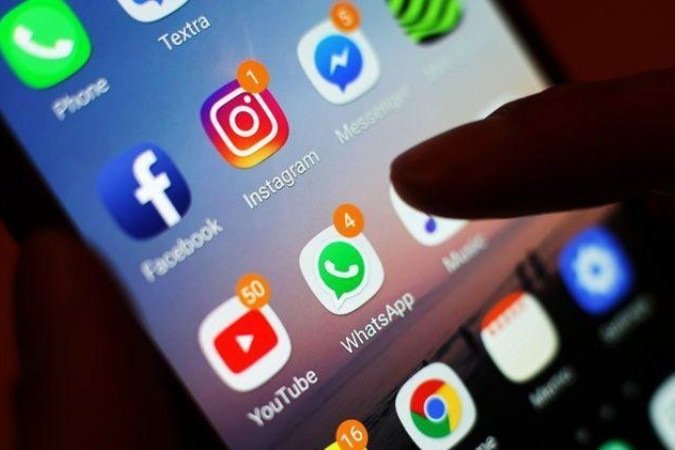 O escritor Marcelo Moutinho teve uma publicação sobre suas lembranças da eleição de 1989 bloqueada no Brasil pelo Instagram às vésperas do primeiro turno deste ano. - (crédito: Arquivo pessoal) O escritor Marcelo Moutinho teve uma publicação sobre suas lembranças da eleição de 1989 bloqueada no Brasil pelo Instagram às vésperas do primeiro turno deste ano. - (crédito: Arquivo pessoal)