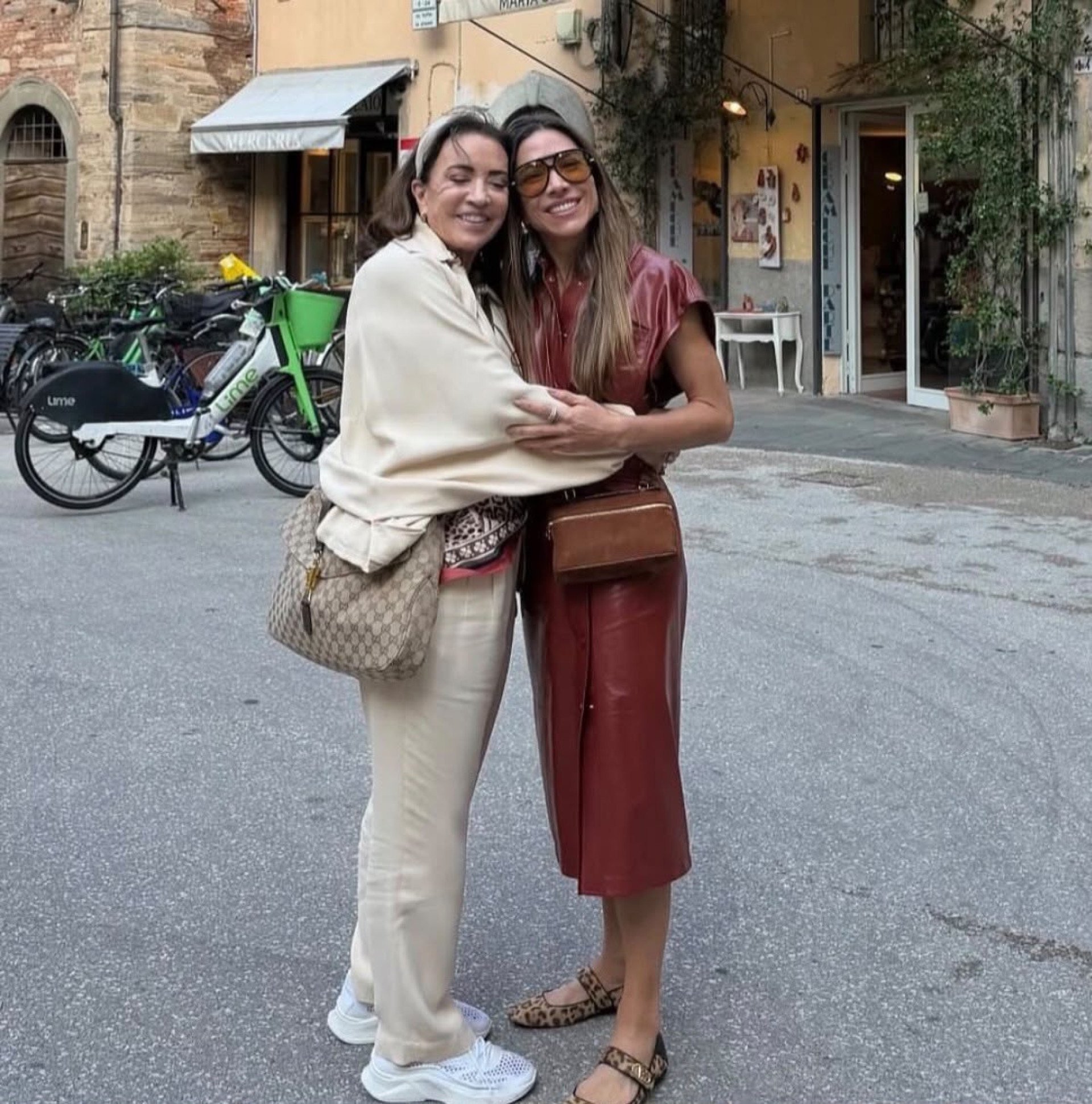 Iris e Patr&iacute;cia Abravanel