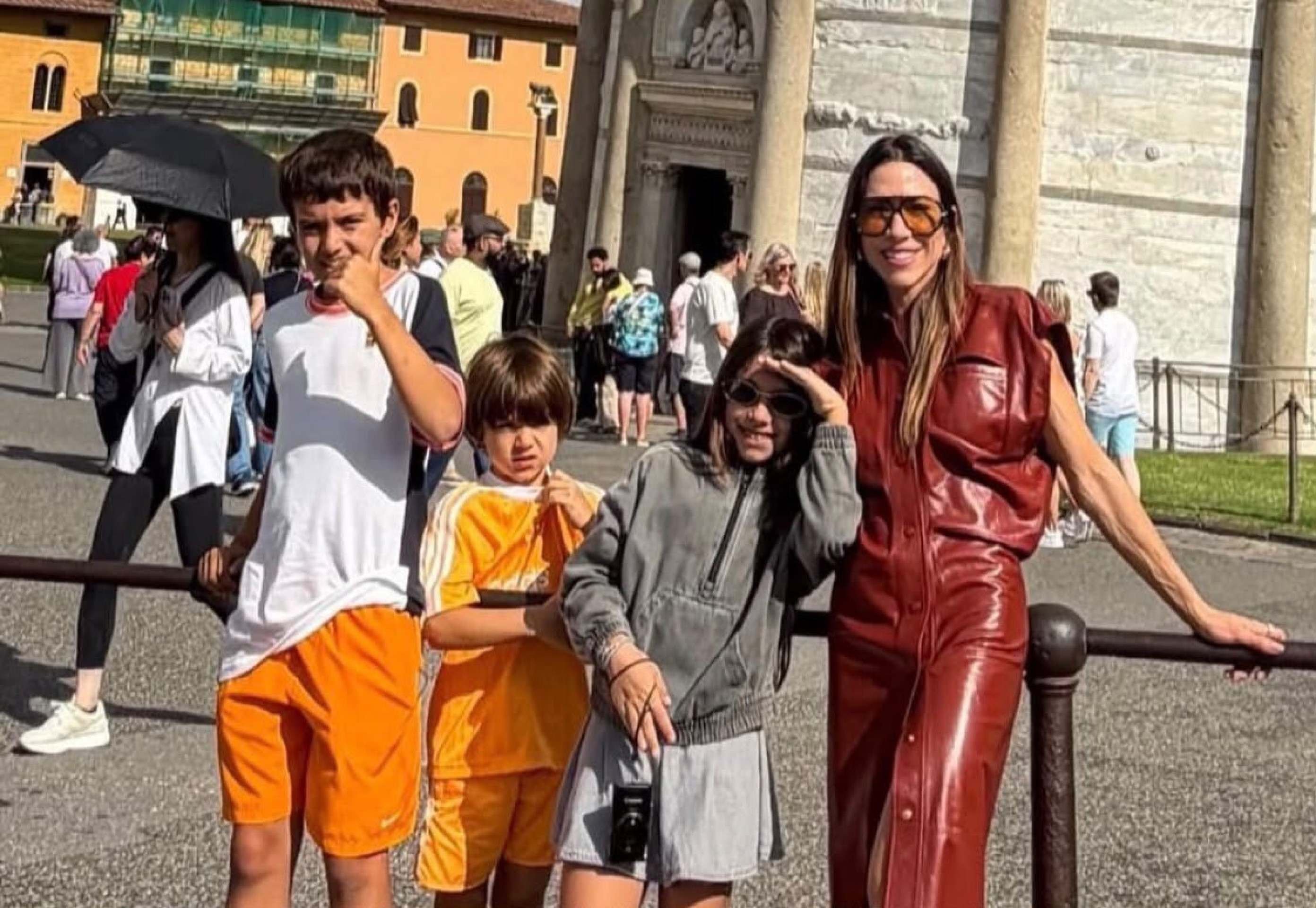Em meio a rumores de separação, Patrícia Abravanel viaja com a mãe e os filhos sem Fábio Faria