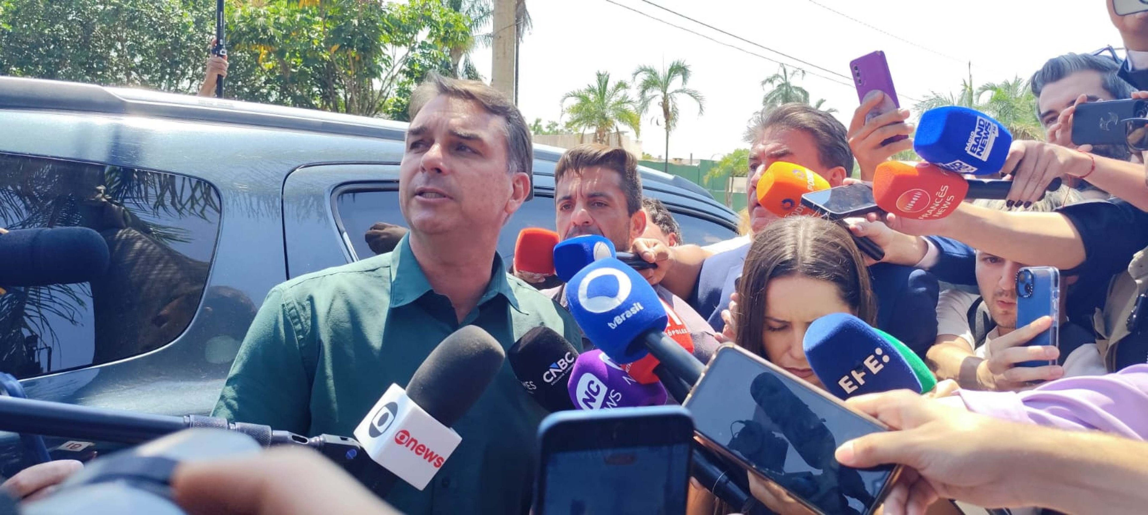 Flávio Bolsonaro recua e diz que votará a favor do fim da escala 6x1