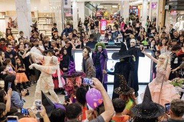 O público do shopping interage e fotografa os personagens fantasiados do Laboratório do Terror, atração do Halloween do shopping - (crédito: Divulgação) O público do shopping interage e fotografa os personagens fantasiados do Laboratório do Terror, atração do Halloween do shopping - (crédito: Divulgação)
