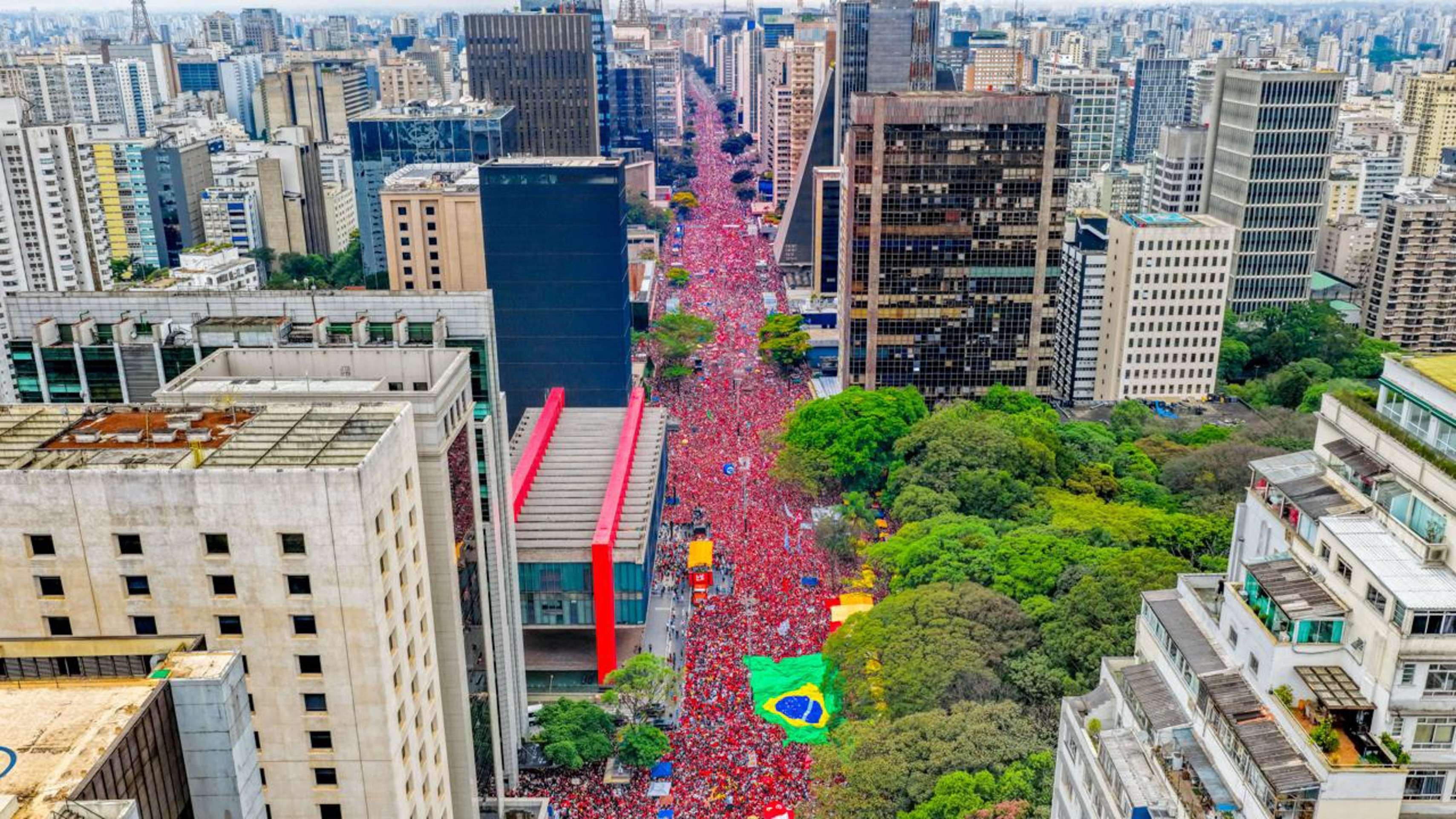 Ato de domingo na Paulista pela recondução do presidente foi considerado o maior da atual campanha eleitoral -  (crédito: Ricardo Stuckert/Campanha Lula)