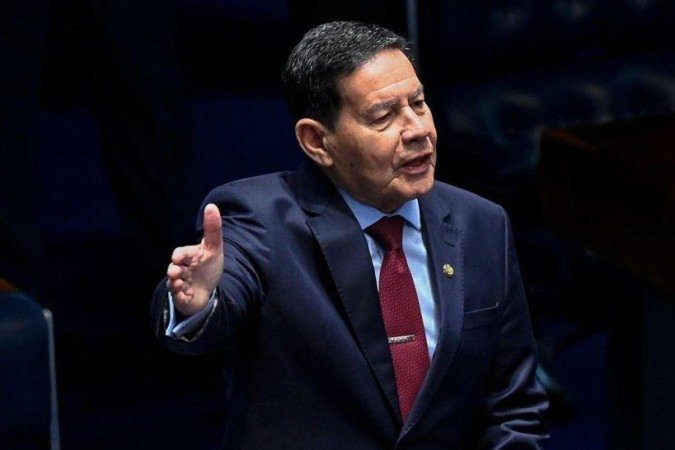 Hamilton Mourão foi o único senador a votar contra o fim da escala 6x1 - (crédito: BBC Geral) Hamilton Mourão foi o único senador a votar contra o fim da escala 6x1 - (crédito: BBC Geral)