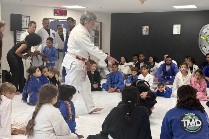O ministro ensinou tecnicas do esporte 