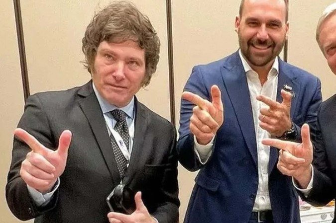 Cotado para o Itamaraty, Eduardo Bolsonaro se encontra com Milei nos EUA - Foto