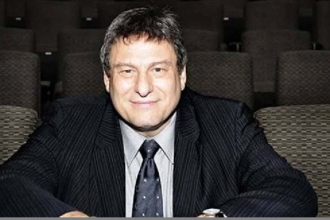 Richard Pe&ntilde;a: trajet&oacute;ria de professor, curador e historiador   