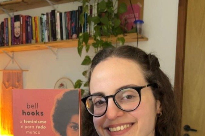 A pesquisadora Francielle destaca a leitura como caminho para conhecer a história