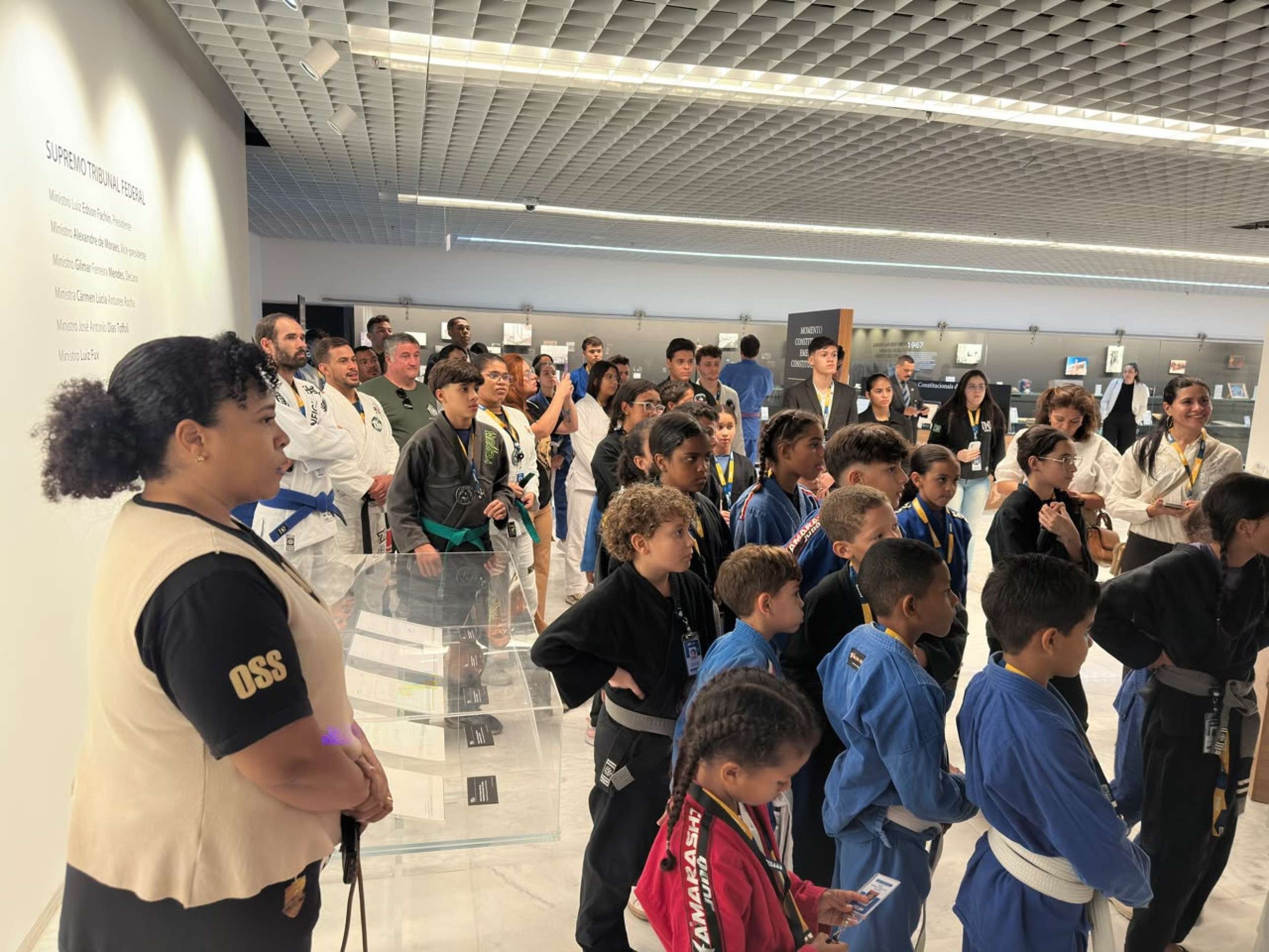 Ap&oacute;s o semin&aacute;rio as crian&ccedil;as visitaram o plen&aacute;rio do STF 