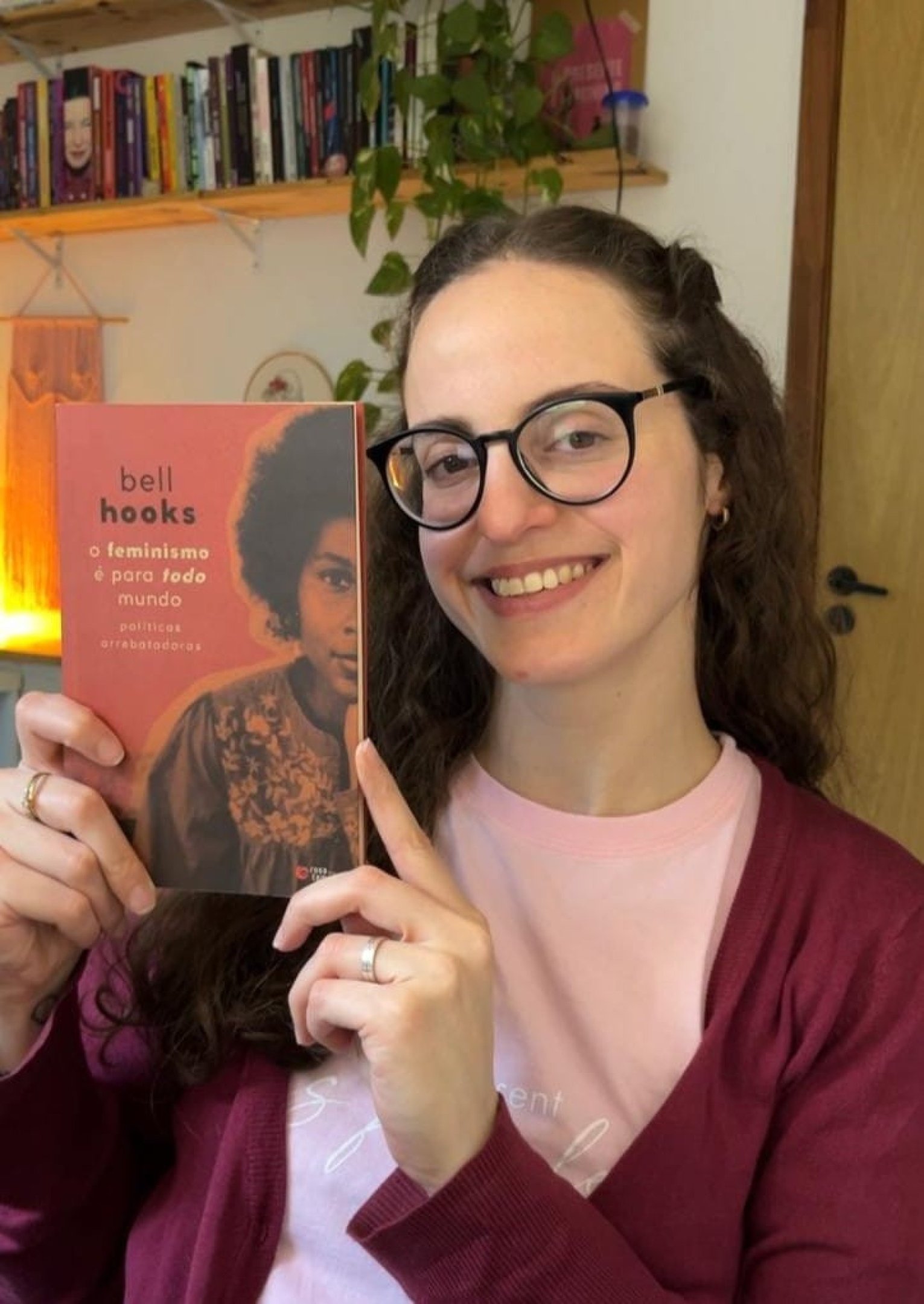 A pesquisadora Francielle Esmitiz destaca a leitura como caminho para conhecer a hist&oacute;ria e as pautas do movimento feminista