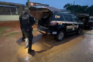 PCDF cumpriu três mandados de prisão temporária e seis de busca e apreensão para apurar sumiço de coletes do Detran-DF - (crédito: PCDF/Divulgação) PCDF cumpriu três mandados de prisão temporária e seis de busca e apreensão para apurar sumiço de coletes do Detran-DF - (crédito: PCDF/Divulgação)