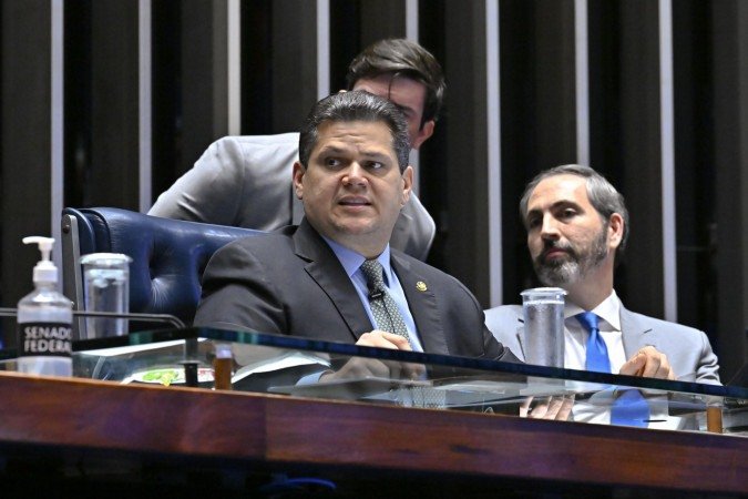 Oposição vê Alcolumbre em ofensiva para reeleger Lula e garantir comando do Senado