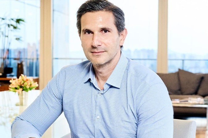 Globo anuncia saída do CEO Frederic Kachar após conversas com Vorcaro