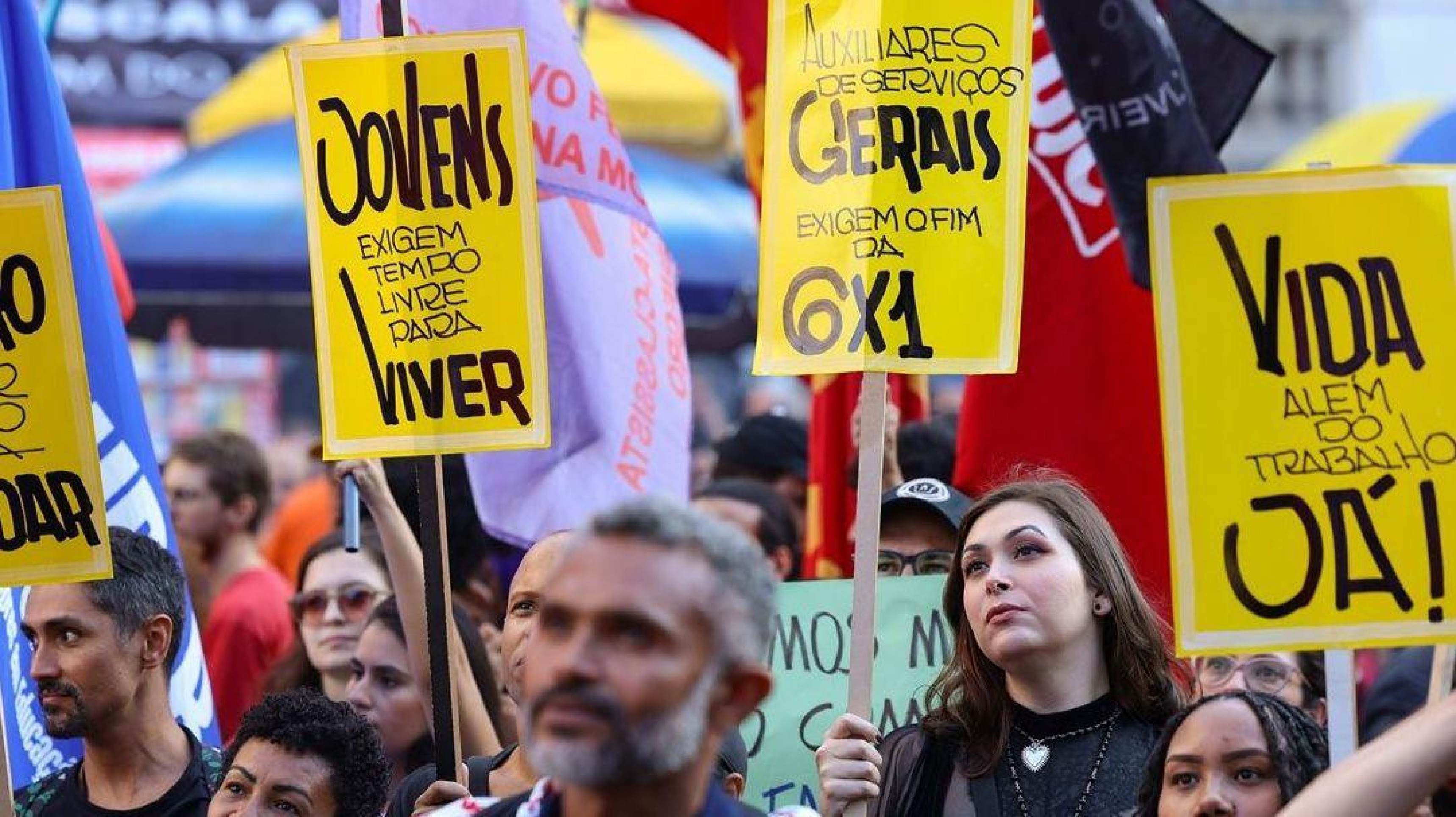 Fim da escala 6x1 é 'vitória' e dá 'impulso eleitoral' para Lula, destaca imprensa internacional