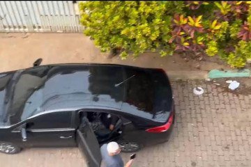 Foragido ligado ao Comboio do Cão é preso com identidade falsa na Estrutural - (crédito: PCDF/Divulgação) Foragido ligado ao Comboio do Cão é preso com identidade falsa na Estrutural - (crédito: PCDF/Divulgação)