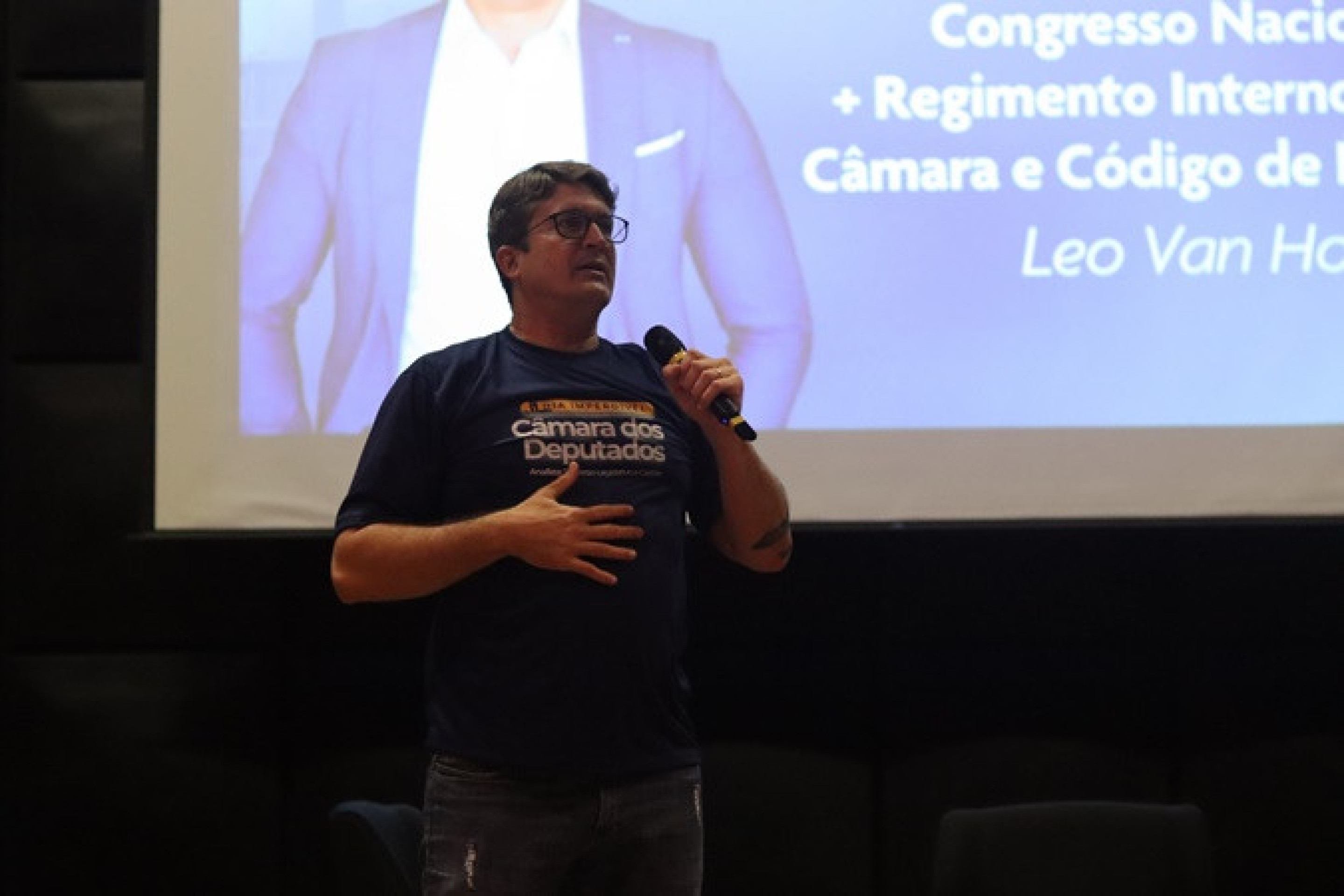 Léo van Holthe garante que há tempo para estudar