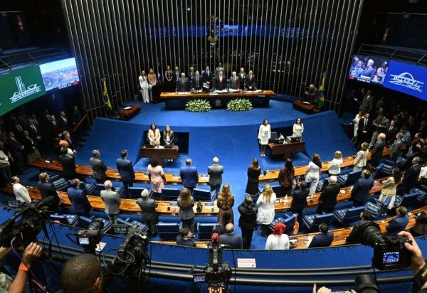 A cerimônia contou com a presença do presidente Lula, que defendeu a redução da jornada de trabalho e rebateu as críticas à medida -  (crédito: Carlos Vieira/CB/D.A Press)