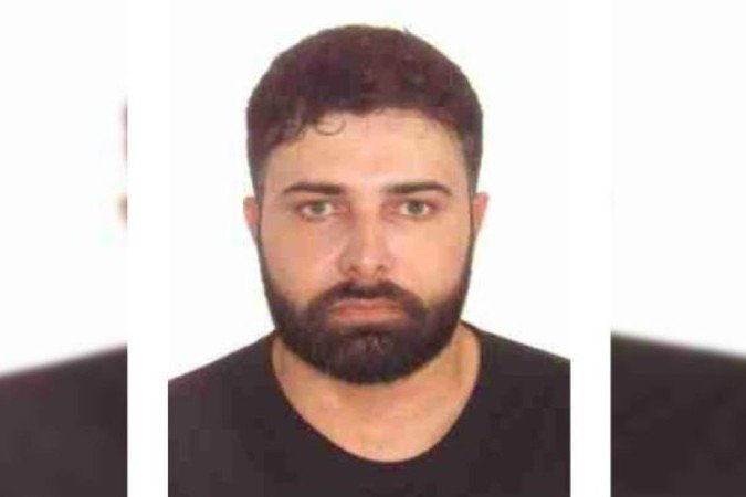 Veja quem é o suspeito de balear mulher na cabeça na Candangolândia; polícia faz buscas.
- (crédito: Material cedido ao Correio) Veja quem é o suspeito de balear mulher na cabeça na Candangolândia; polícia faz buscas.
- (crédito: Material cedido ao Correio)