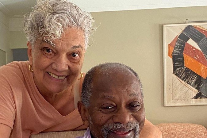 Com o marido e advogado, Carlos Alves Moura: 