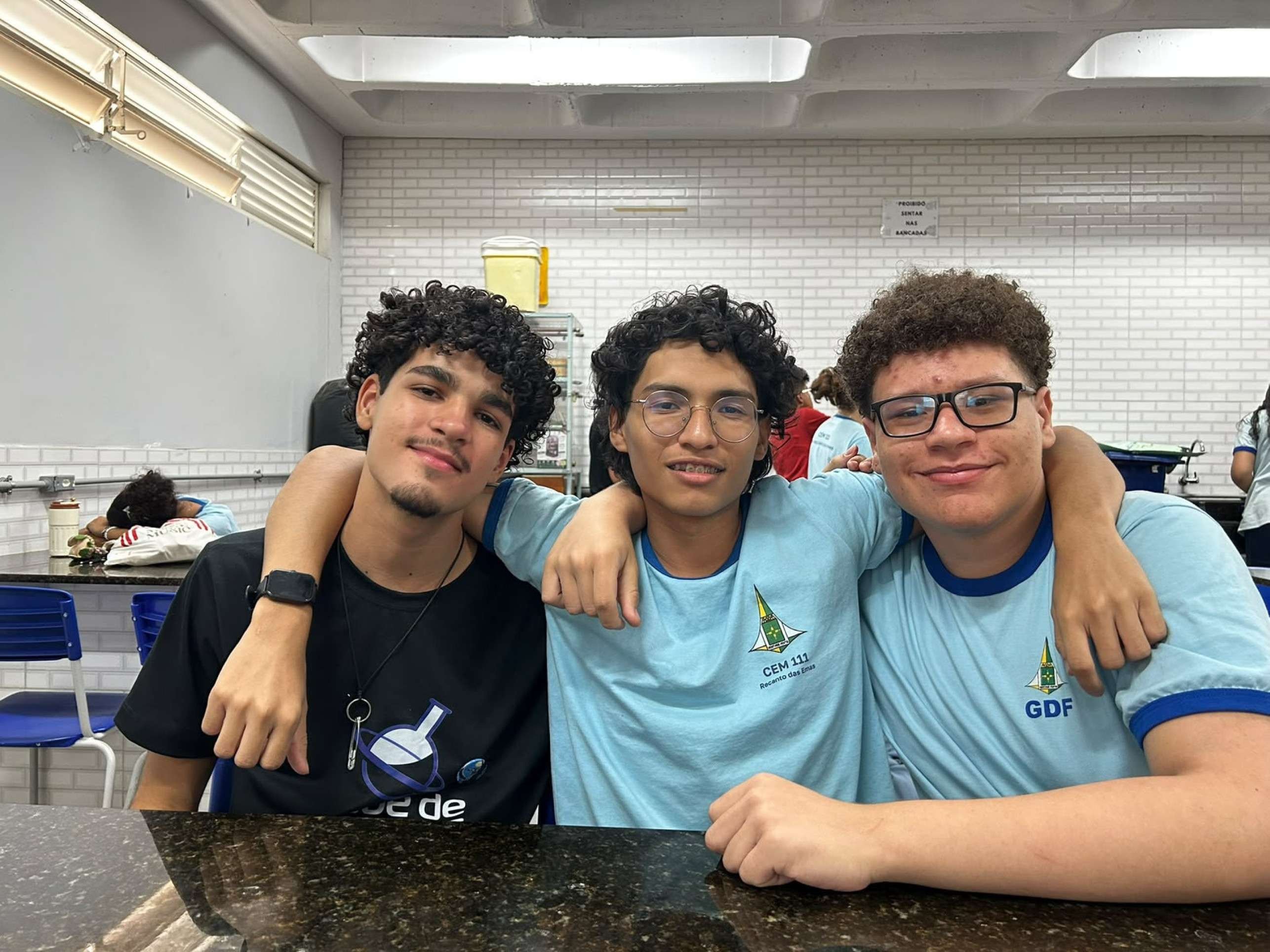 Sebastian Noronha, entre Gabriel Marques e Rian Alves