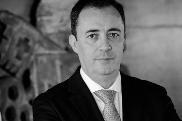 Homenagem oficial ao reitor Rogério Mateucci poderá ser acompanhada remotamente pelo canal da universidade -  (crédito: Reprodução/Instagram/PUC-PR)