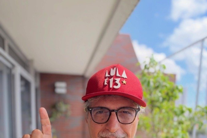 O cineasta indicado ao Oscar somou voz ao protesto contra o uso monopolizado dos símbolos oficiais do país