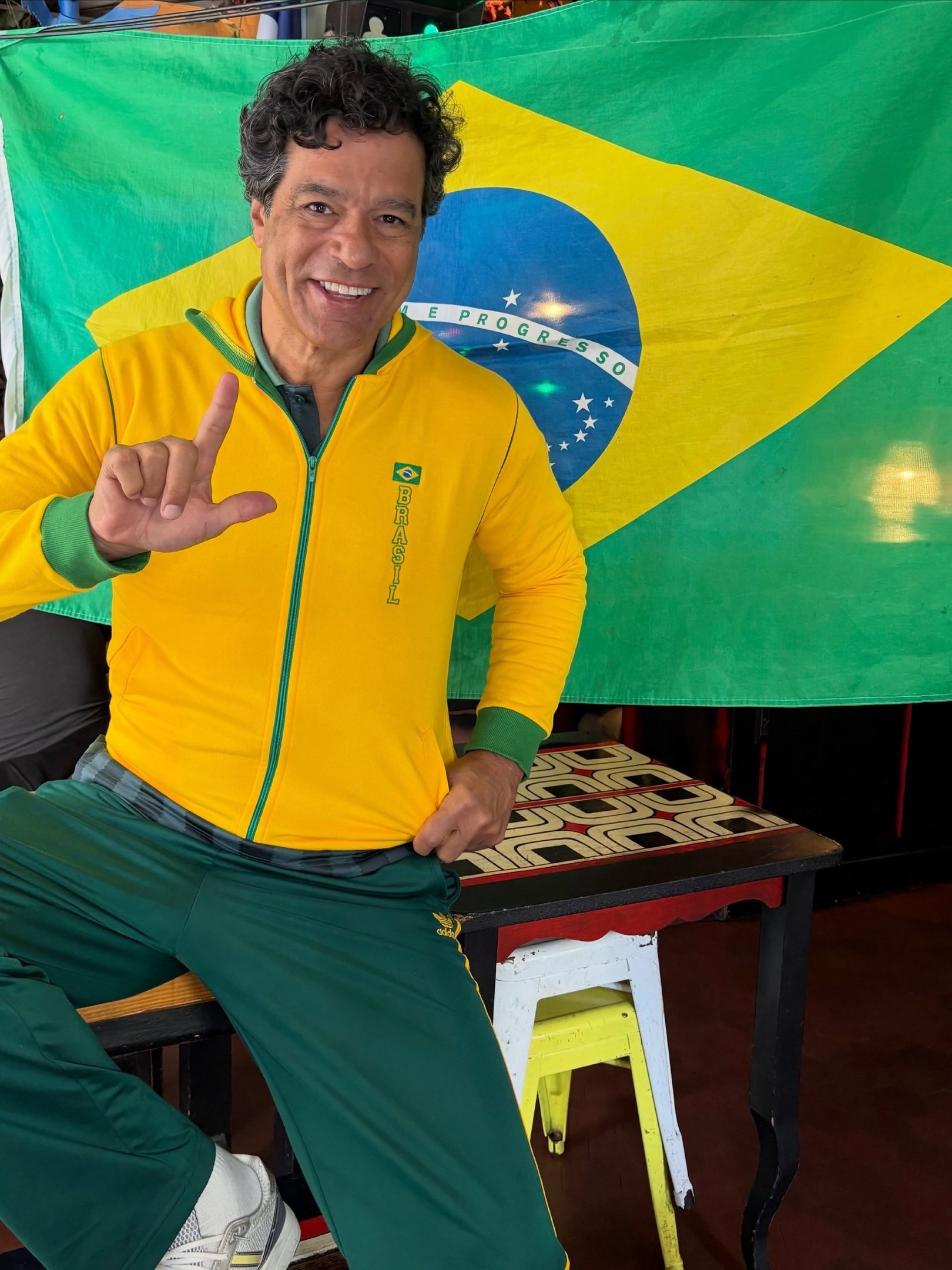 O ex-jogador tetracampe&atilde;o mundial colocou sua imagem &agrave; disposi&ccedil;&atilde;o da iniciativa de resgate da camisa da Sele&ccedil;&atilde;o Brasileira