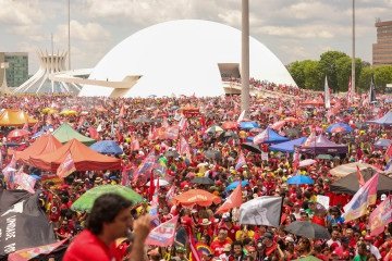 Caminhada rumo ao Congresso foi a segunda grande mobilização de estudantes realizada na Esplanada em menos de uma semana -  (crédito: Fabio Rodrigues-Pozzebom/Agência Brasil)