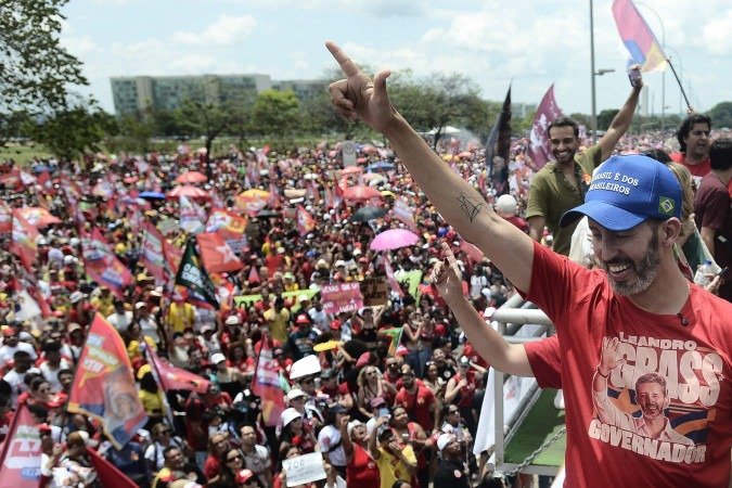  18/10/2026. Crédito: Minervino Júnior/CB/D.A Press. Brasil.  Brasilia - DF. Eleições 2026. Ato pró Lula no Museu da República na Esplanada dos Ministérios