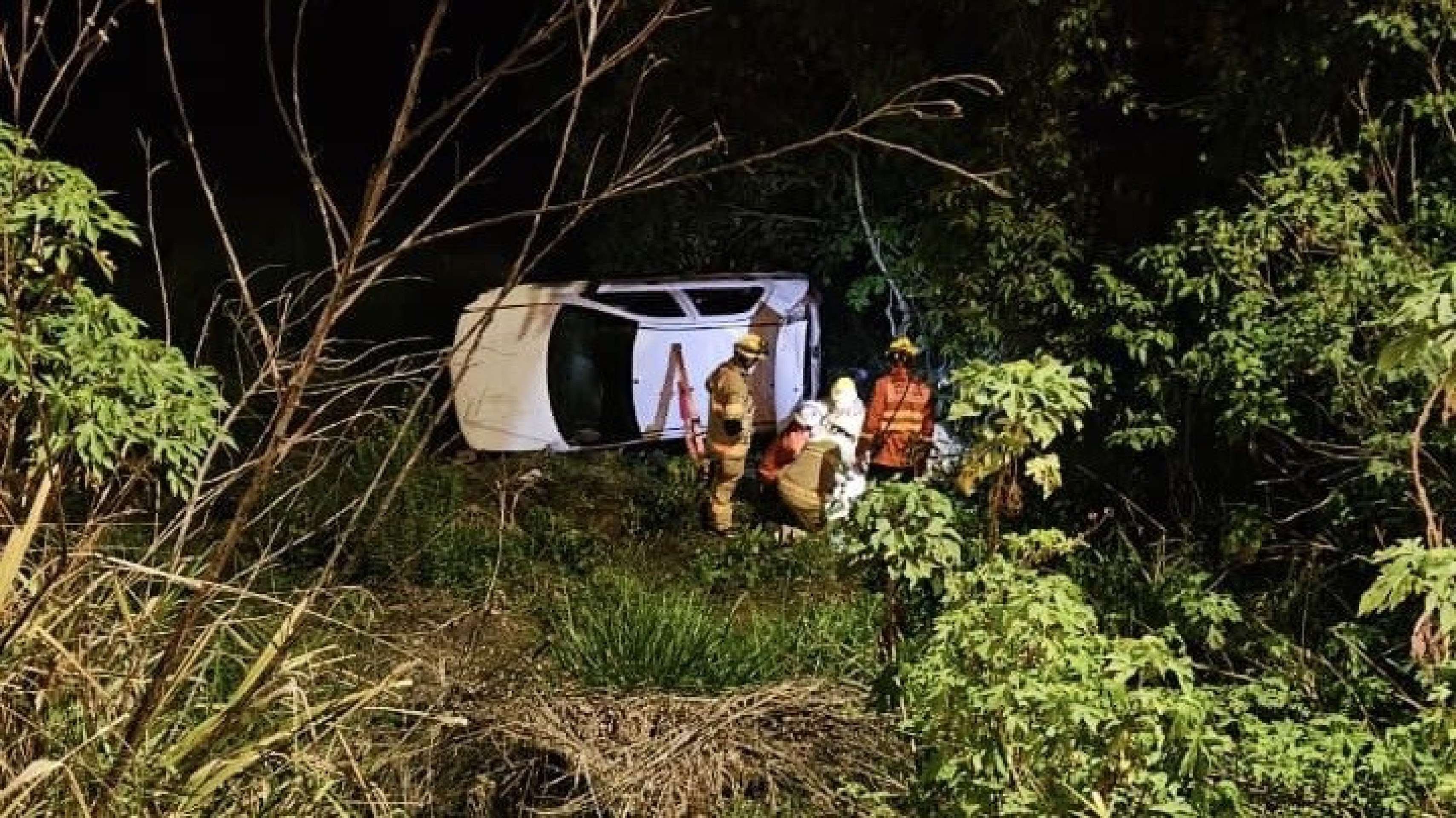 Capotagem deixa quatro pessoas feridas em Brazlândia