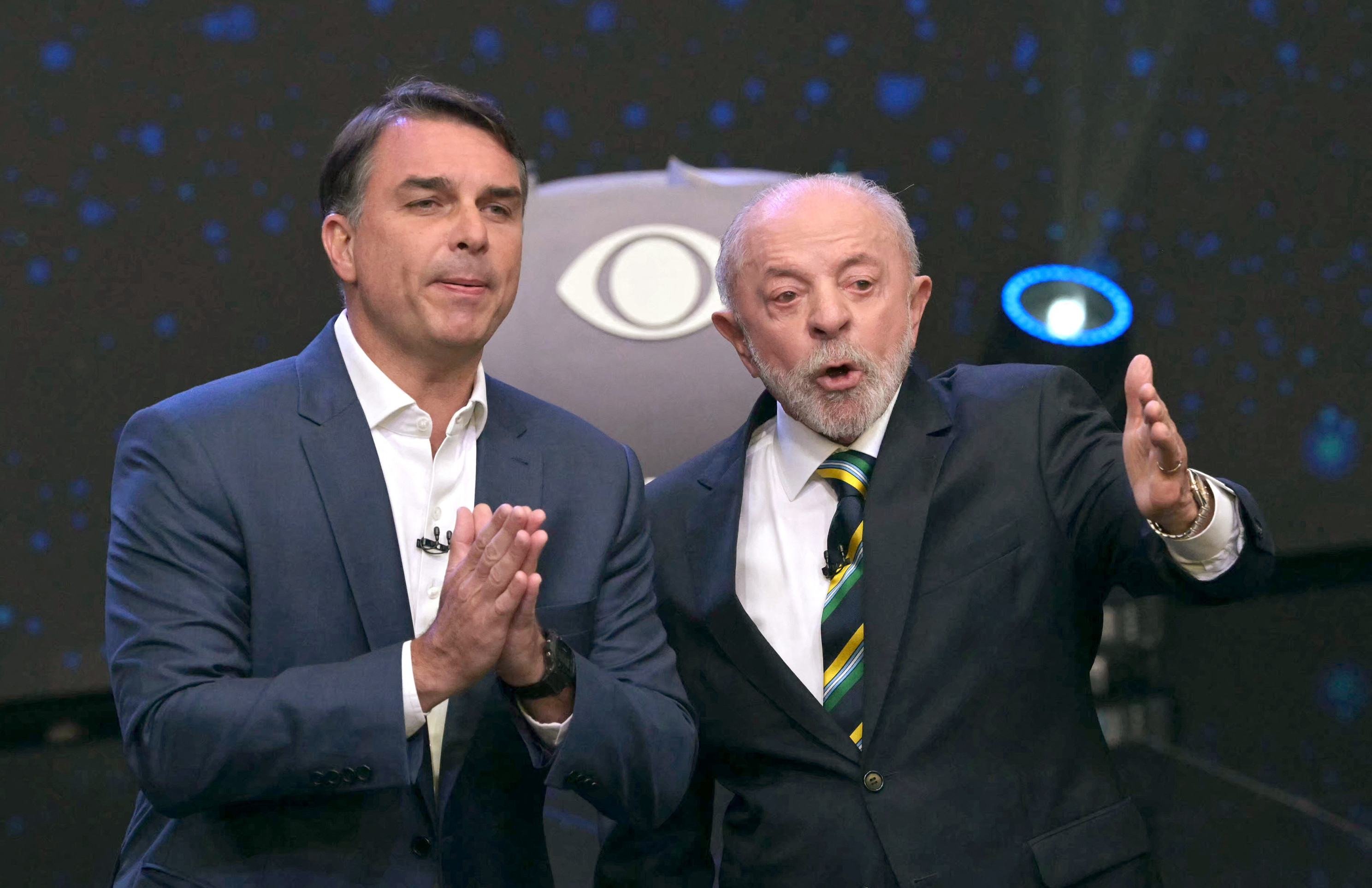 Análise: Lula escorrega na casca de banana, mas no final do debate desafia Flávio