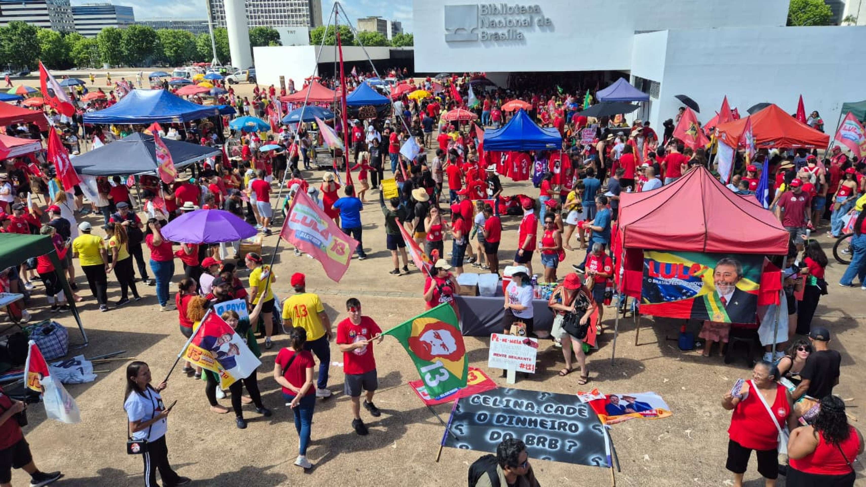 Apoiadores de Lula se re&uacute;nem no Museu Nacional antes do 2&ordm; turno 
