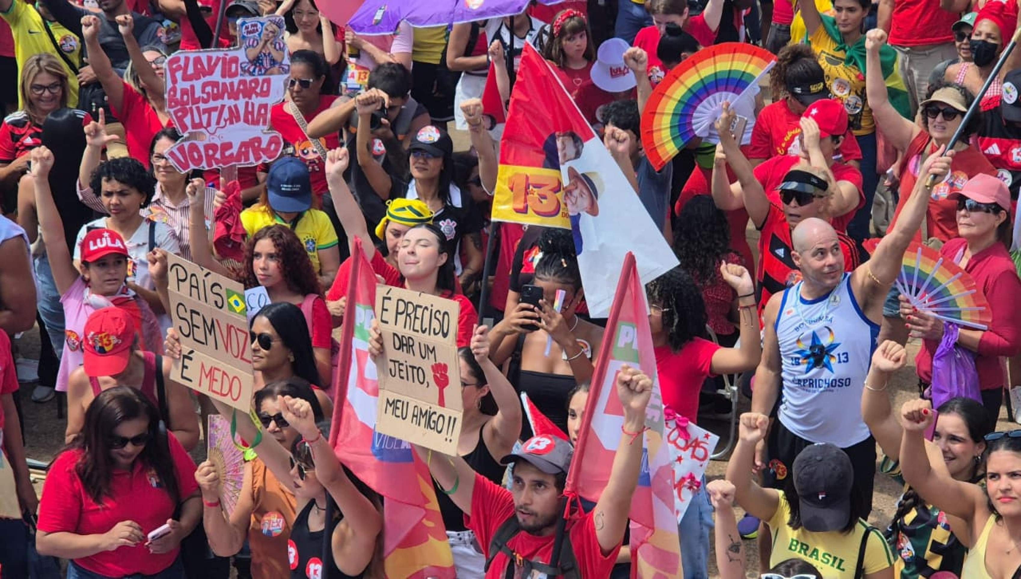 Apoiadores de Lula se re&uacute;nem no Museu Nacional antes do 2&ordm; turno 