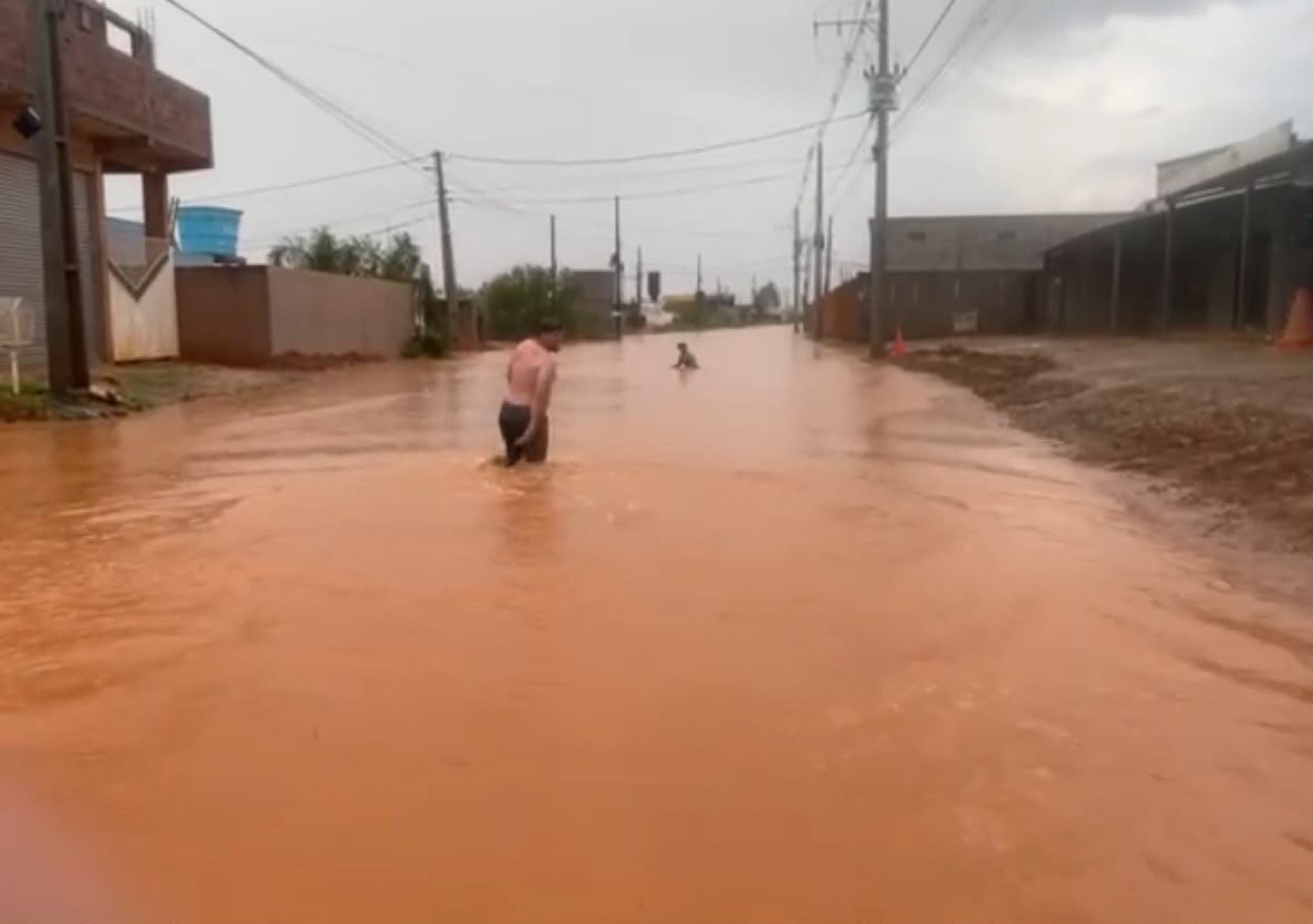 Moradores da 26 de Setembro voltam a enfrentar alagamentos após obra na Rua 2