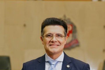 Policiais militares encontraram o deputado na calçada, acompanhado por seguranças do bar -  (crédito: Divulgação/Alesp)