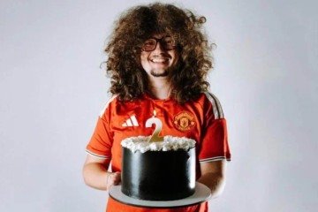 Frank Ilett só irá cortar o cabelo quando o United vencer cinco seguidas - (crédito: Foto: Reprodução/Instagram) Frank Ilett só irá cortar o cabelo quando o United vencer cinco seguidas - (crédito: Foto: Reprodução/Instagram)