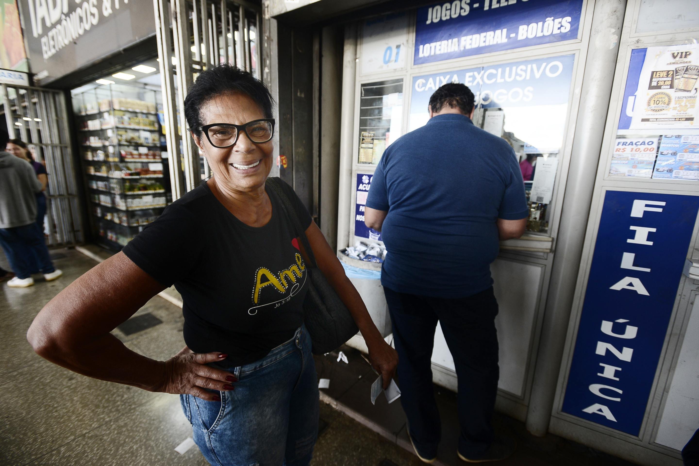  19/10/2026. Cr..dito: Minervino J..nior/CB/D.A Press. Brasil.  Brasilia - DF. Mega sena acumulada 180 milh..es. Marizete Marinho     