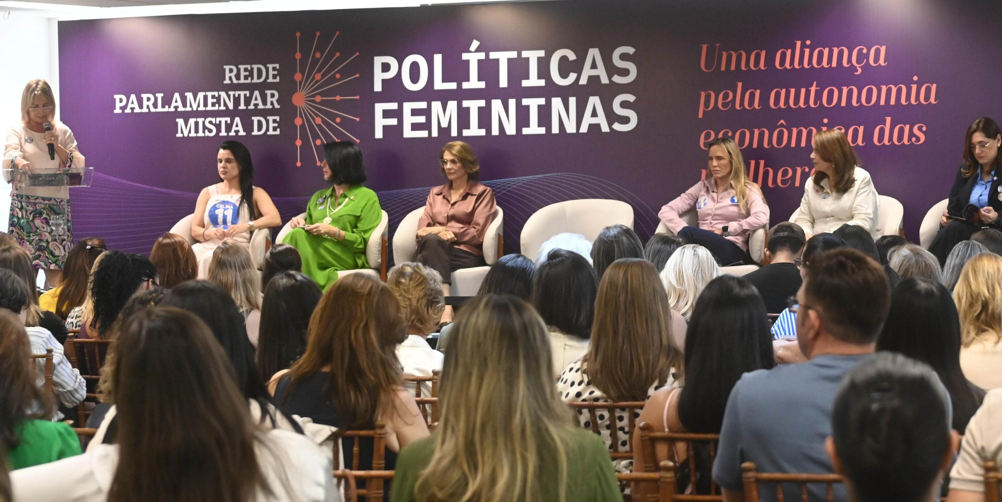 Celina cobra apoio de institui&ccedil;&otilde;es &agrave;s mulheres em evento com empres&aacute;rias
