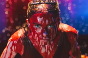 A personagem Carrie é vivida pela atriz Summer H. Howell na nova série do Prime Video -  (crédito: Divulgação/Prime Video)
