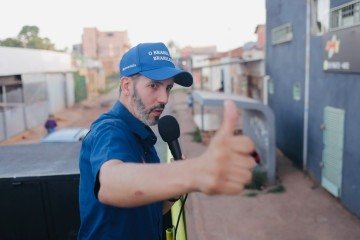 Grass dialogou com moradores e comerciantes sobre as principais demandas da comunidade - (crédito: Junior Rosa/Divulgação) Grass dialogou com moradores e comerciantes sobre as principais demandas da comunidade - (crédito: Junior Rosa/Divulgação)