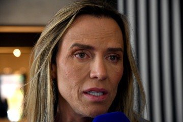 Governadora também acusou o adversário de buscar se promover na mídia ao dividir o mesmo espaço com ela - (crédito: Marcelo Ferreira/CB/D.A Press) Governadora também acusou o adversário de buscar se promover na mídia ao dividir o mesmo espaço com ela - (crédito: Marcelo Ferreira/CB/D.A Press)