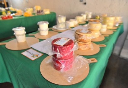 Poderão participar produtores rurais e informais que fabricam queijos com matéria-prima de produção própria ou de origem determinada -  (crédito: Andre Almeida/Emater-DF) -Poderão participar produtores rurais e informais que fabricam queijos com matéria-prima de produção própria ou de origem determinada -  (crédito: Andre Almeida/Emater-DF)