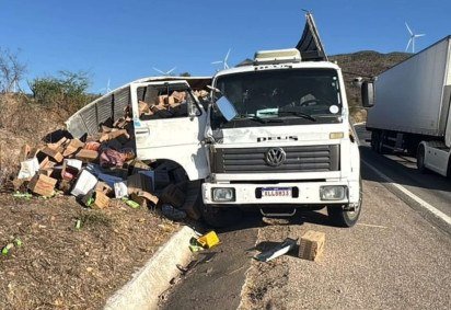 Motorista morre após saltar de caminhão em movimento -  (crédito: Reprodução/PRF) -Motorista morre após saltar de caminhão em movimento -  (crédito: Reprodução/PRF)