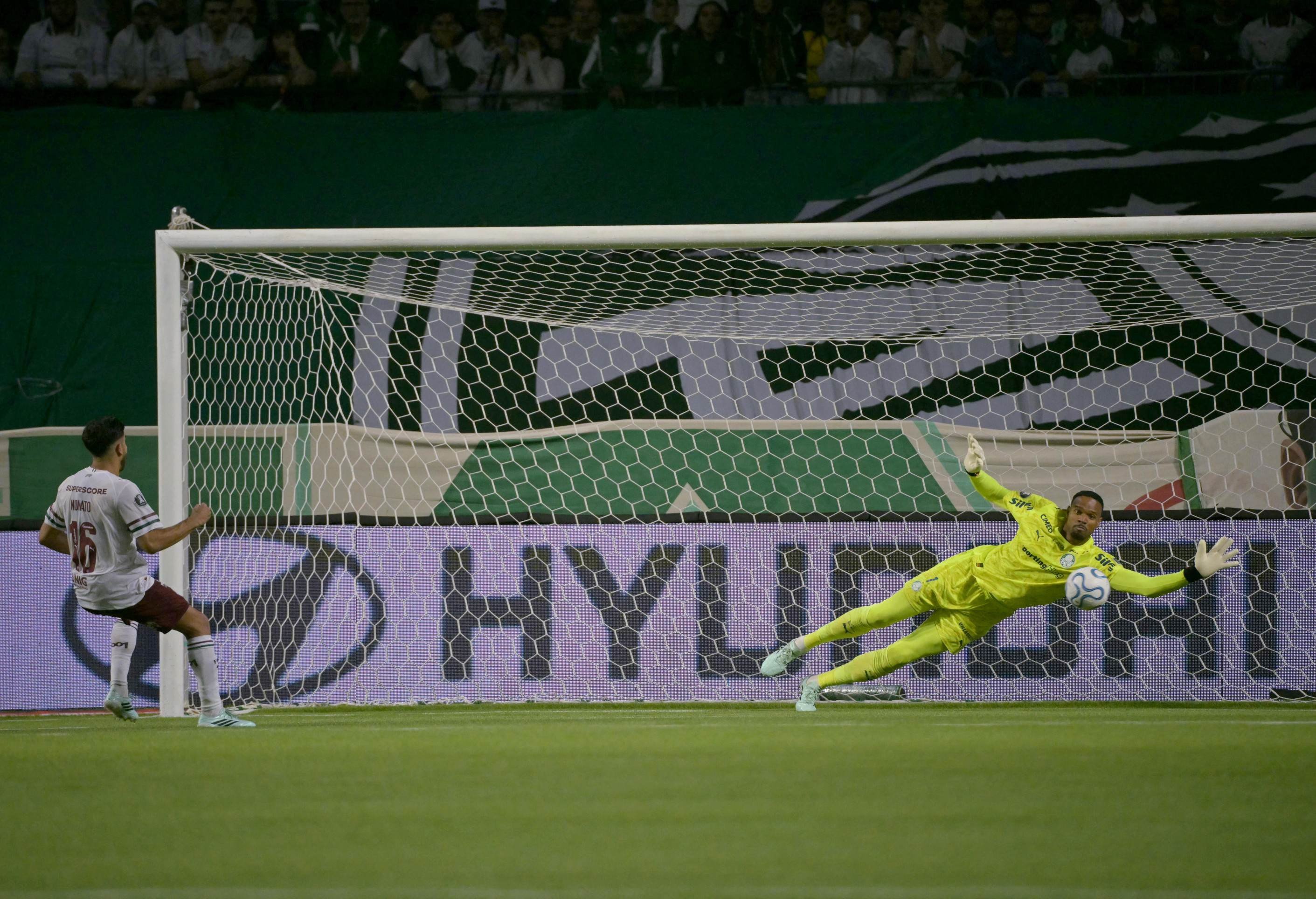 Nos pênaltis, Palmeiras supera o Fluminense e vai à final da Libertadores