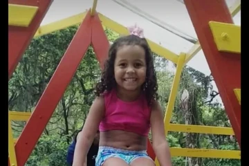 Ana Clara Gomes foi morta em 2021, com cinco anos, após ser atingida por um tiro na porta de casa -  (crédito: Reprodução/ONG Rio de Paz)