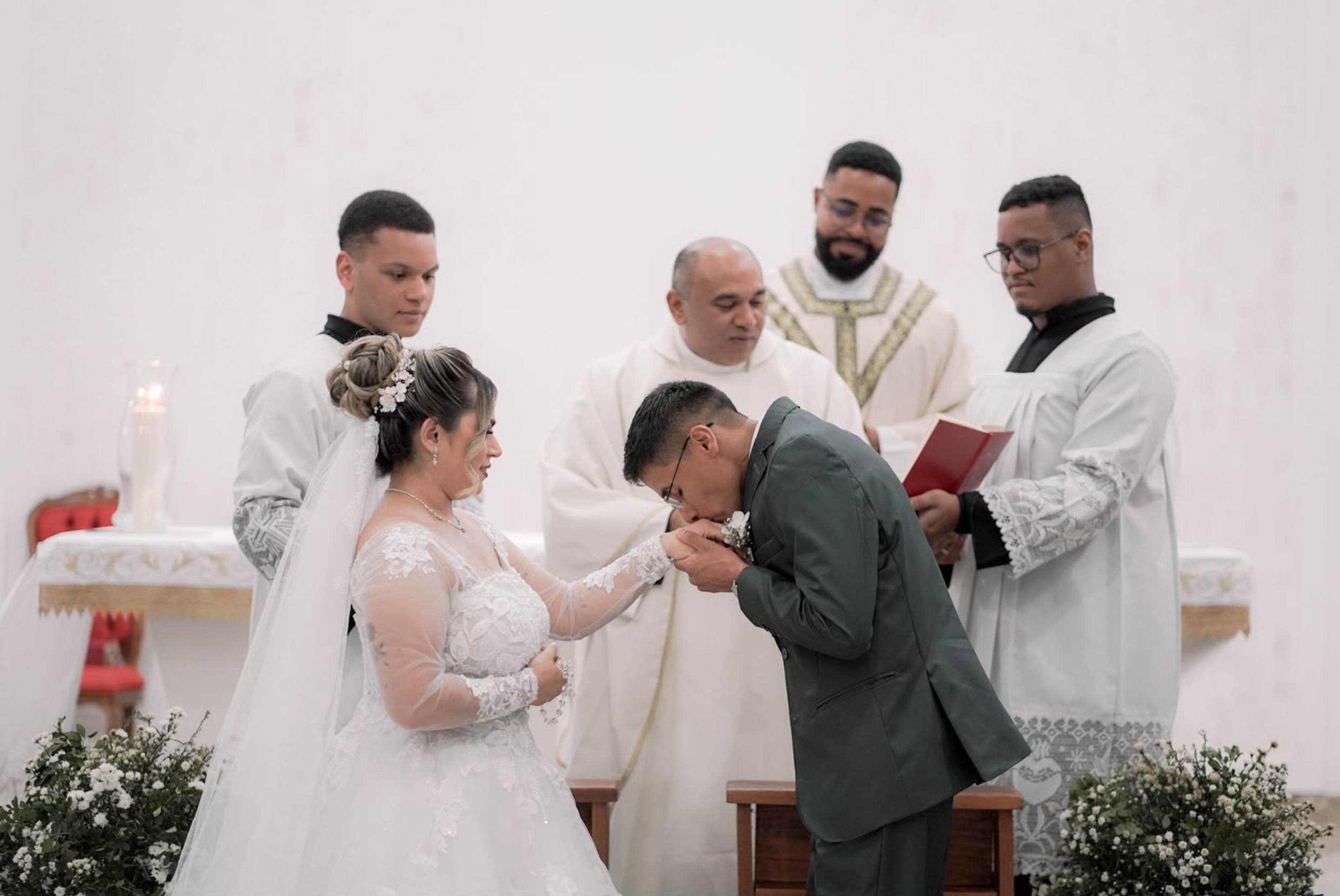 Amanda Marinho Nascimento sofreu uma rea&ccedil;&atilde;o al&eacute;rgica grave durante uma viagem com o marido, com quem havia se casado 11 dias antes