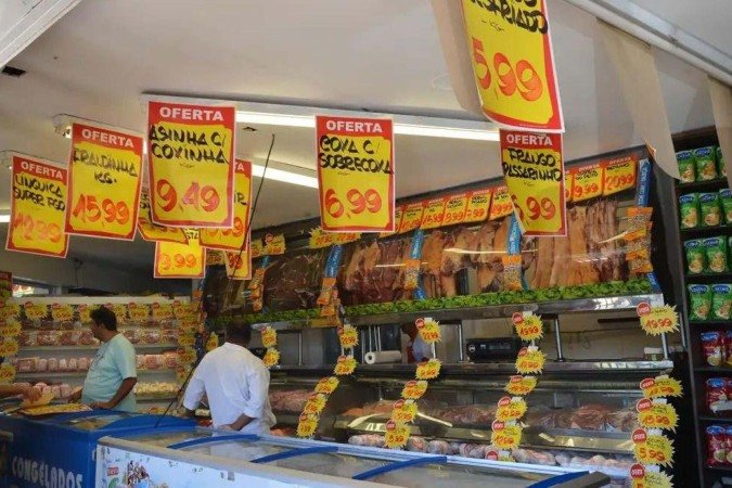 Os sinais vermelhos da economia em 2027 e o que Flávio e Lula propõem para eles - Foto