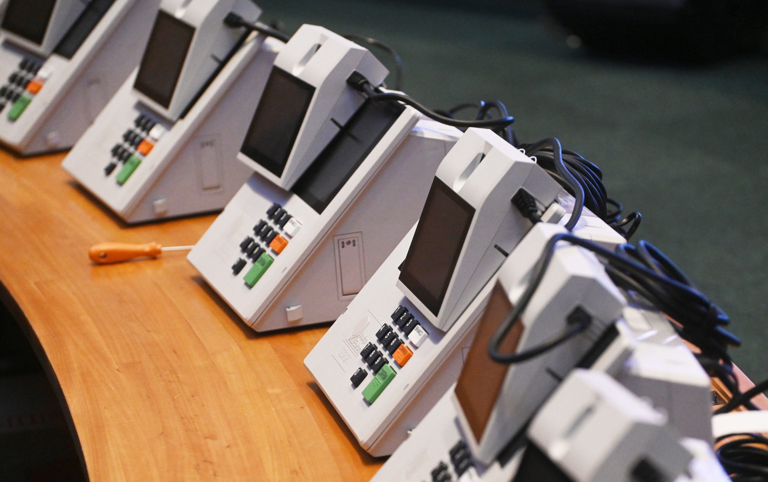Da contagem manual ao apura: a evolução da apuração de votos do TSE - Foto