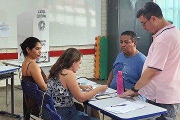 Processo de votação no Distrito Federal: eleitores voltaram às urnas no DF no segundo turno para eleger presidente e governador - (crédito: Ed Alves/CB/D.A.Press) Processo de votação no Distrito Federal: eleitores voltaram às urnas no DF no segundo turno para eleger presidente e governador - (crédito: Ed Alves/CB/D.A.Press)